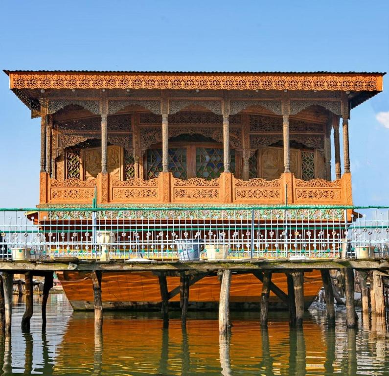 De- Laila Houseboat
