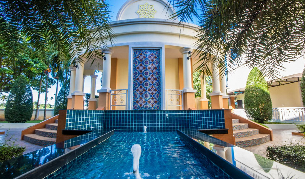 Karabi Front Bay Resort